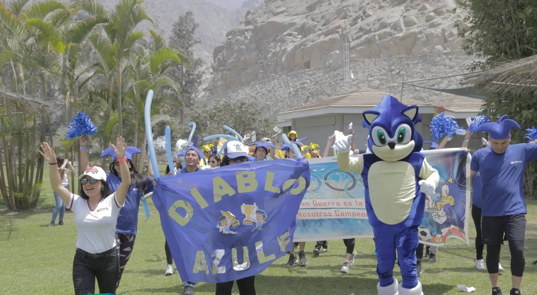 Participantes de una dinámica de FestZone grabada en vertical